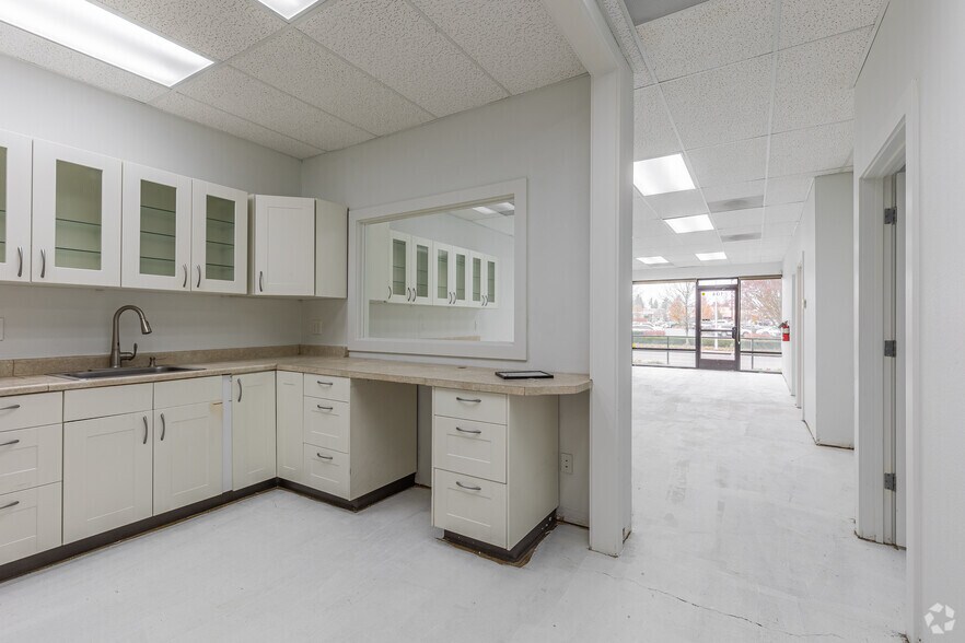 More Photos Of 418 Beavercreek Rd, Oregon City Office For Lease