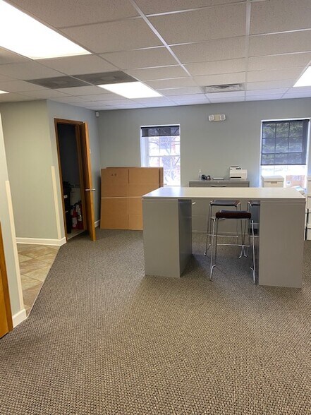 More Photos Of 1015-1025 W Wise Rd, Schaumburg Office For Sale