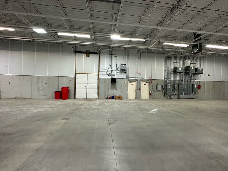 More Photos Of 8816-8840 Beckett Rd, West Chester Warehouse For Lease