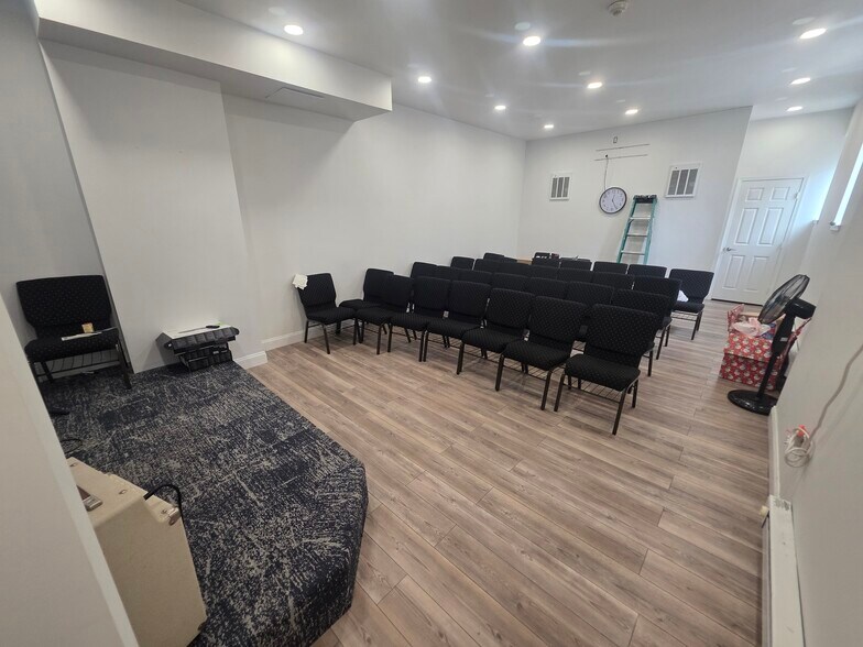 Primary Photo Of 6812 Old York Rd, Philadelphia Apartments For Lease