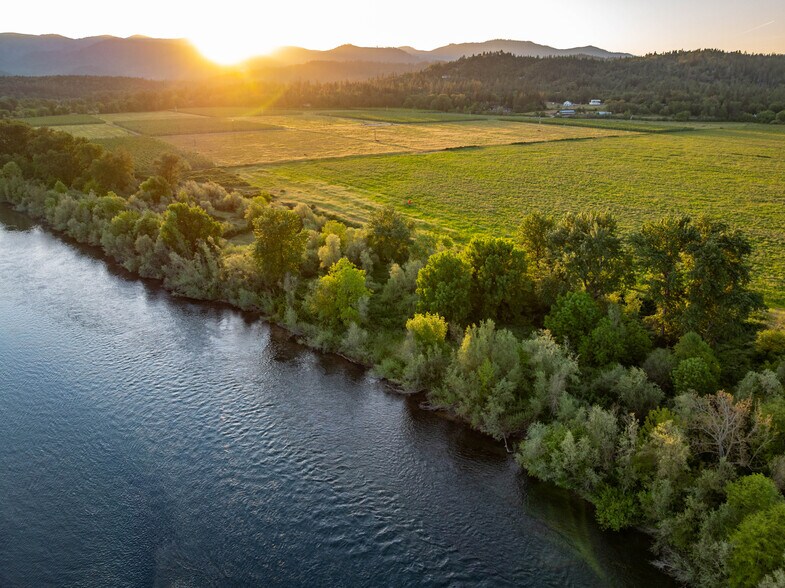 More Photos Of 6531 Lower River Rd, Grants Pass Specialty For Sale