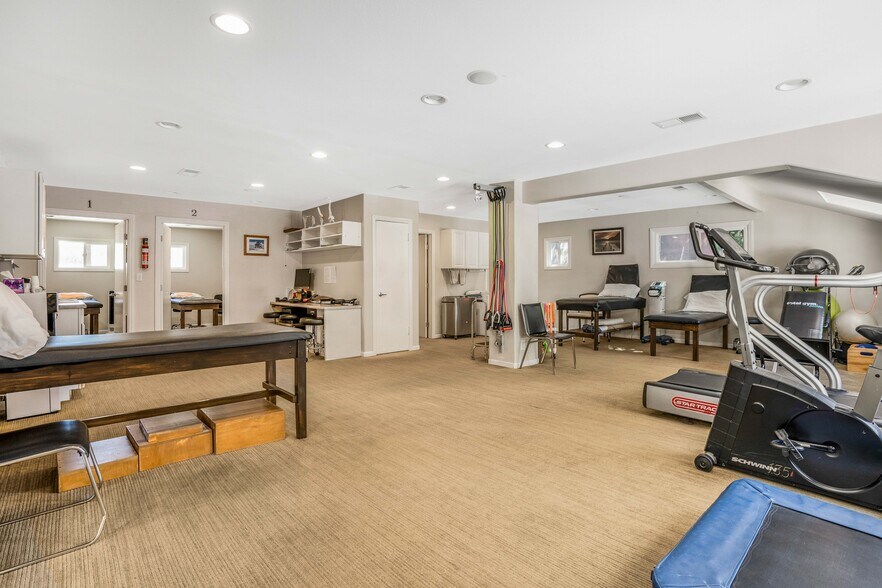 More Photos Of 22151 Clarendon St, Woodland Hills Medical For Sale