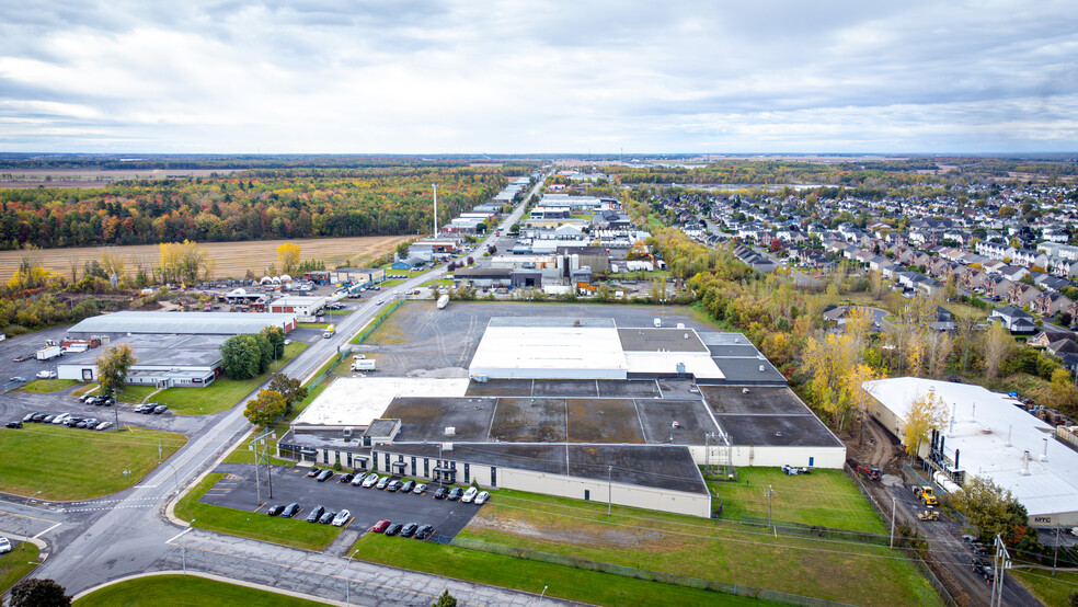 Primary Photo Of 2000 Boul Industriel, Chambly Warehouse For Sale