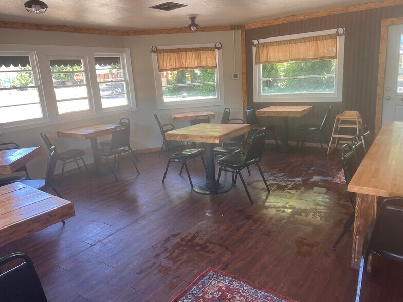 More Photos Of 930 S F St, Lakeview Restaurant For Sale