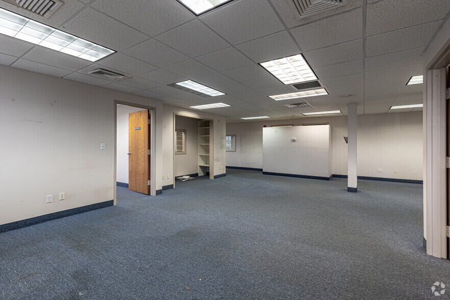 More Photos Of 55 Jackson St, Holyoke Manufacturing For Lease