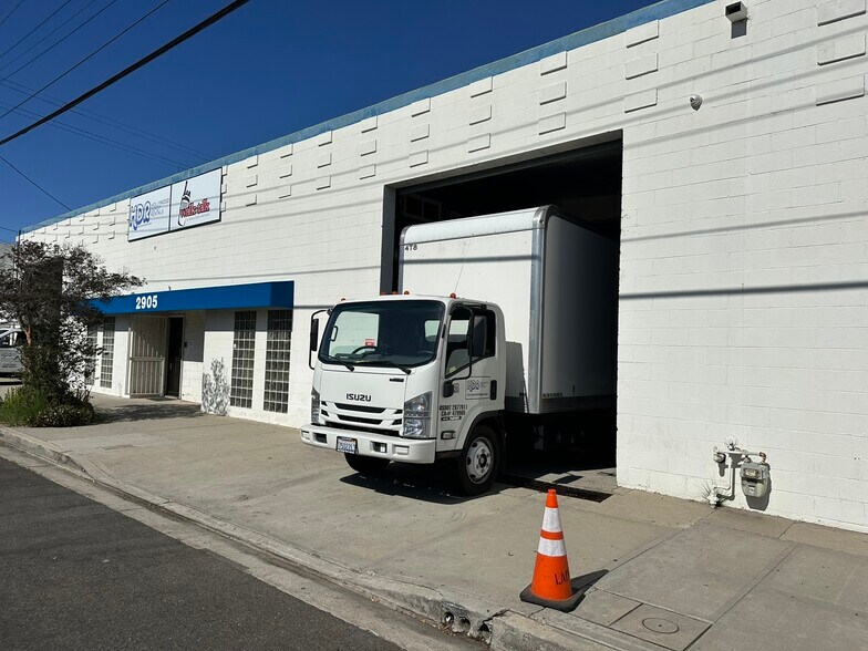 More Photos Of 2901-2905 Winona Ave, Burbank Manufacturing For Lease