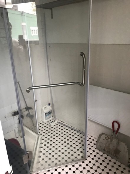 More Photos Of 18 Bay St, Brooklyn Flex For Lease