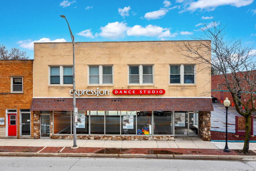 More Photos Of 25 S Cass Ave, Westmont Storefront For Lease