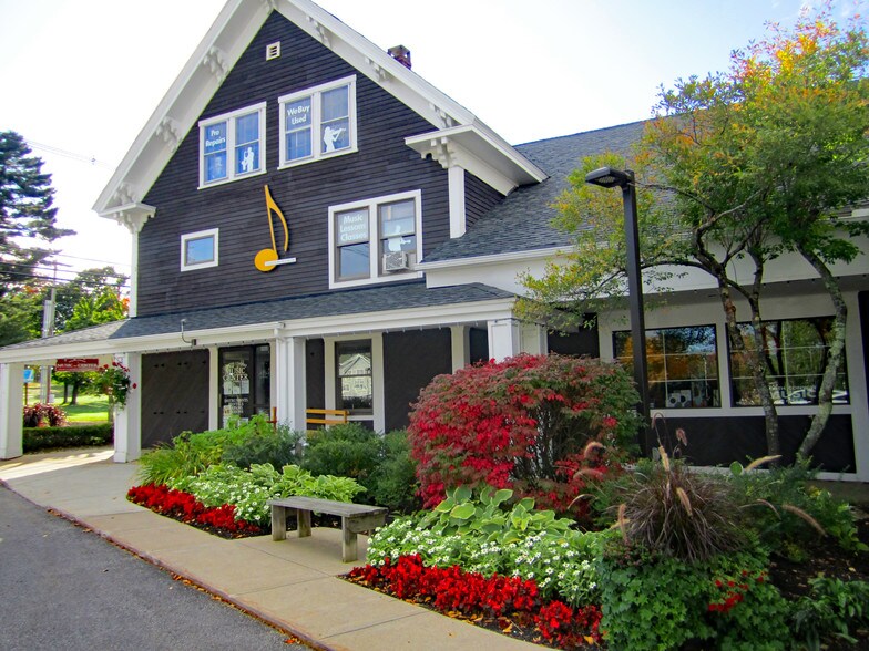 More Photos Of 1976 White Mountain Hwy, North Conway Storefront Retail Office For Lease