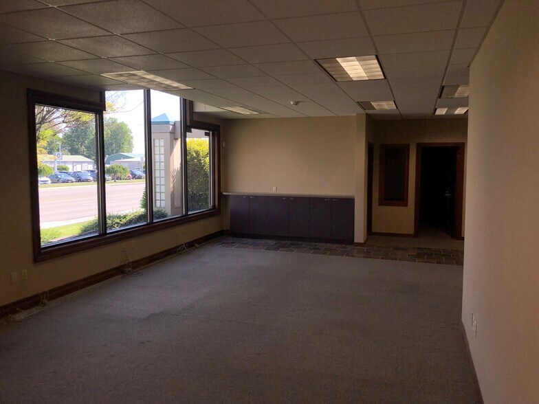 More Photos Of 1045 W Columbia Dr, Kennewick Storefront Retail Office For Sale