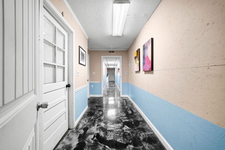 More Photos Of 1959 Fort Campbell Blvd, Clarksville Freestanding For Sale