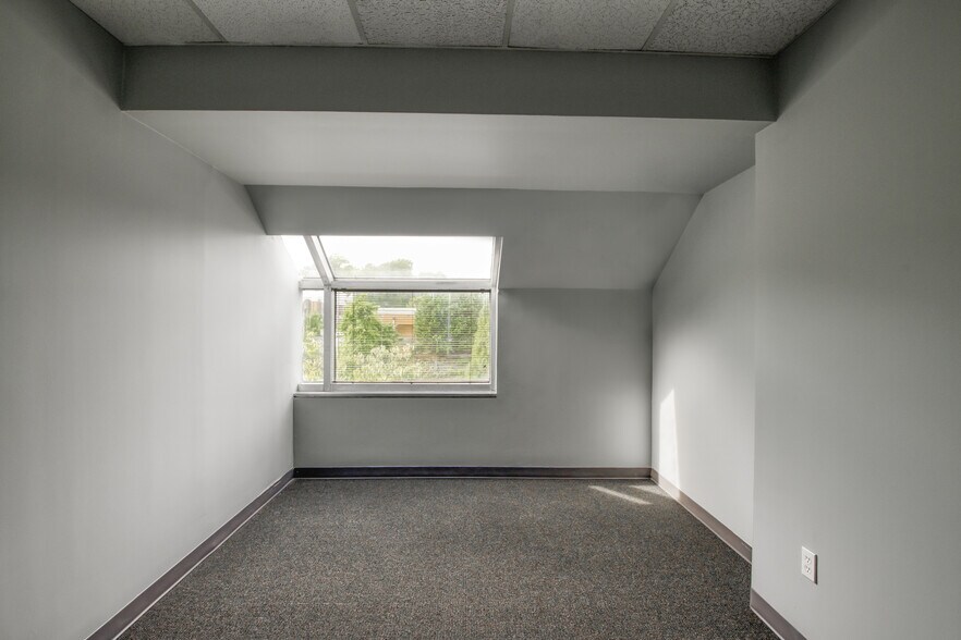 More Photos Of 5200 Park Rd, Charlotte Office For Lease