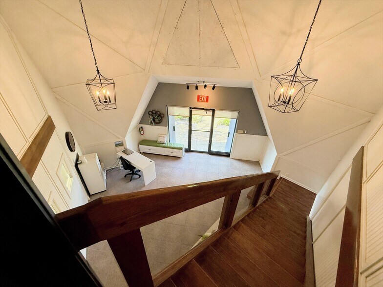 More Photos Of 538 S Center St, Collierville Office For Sale