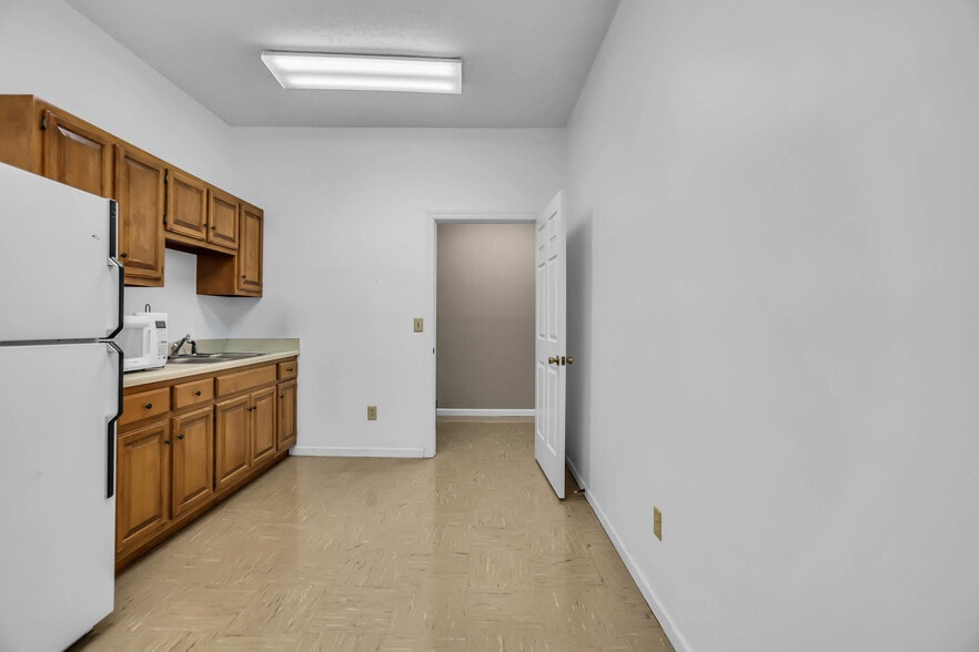 More Photos Of 5 Industrial Park Dr, Hendersonville Freestanding For Sale