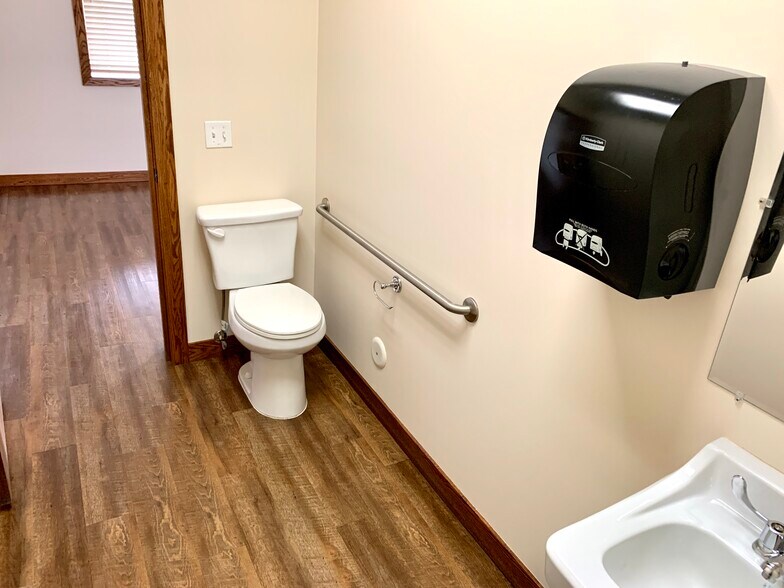 More Photos Of 14 Burnt Valley Ave, Red Deer County Service For Lease