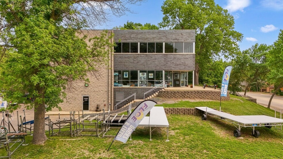 More Photos Of 4388 Shoreline Dr, Spring Park Storefront Retail Office For Sale