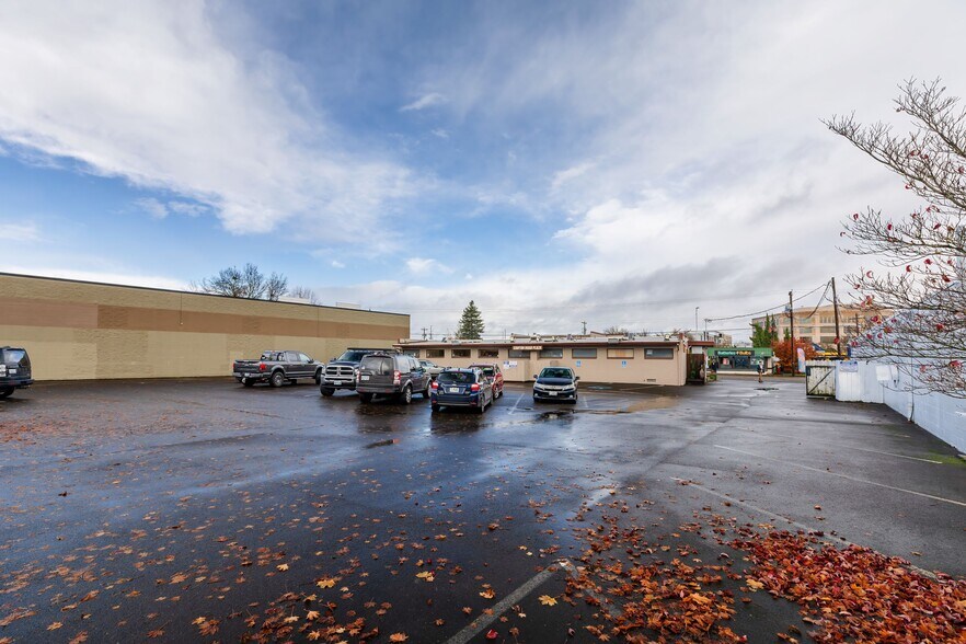 More Photos Of 12850 SW Canyon Rd, Beaverton Medical For Lease
