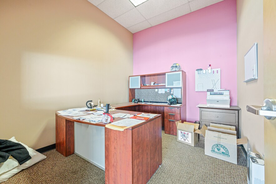 More Photos Of 1508-1574 N Mitchell St, Cadillac General Retail For Sale