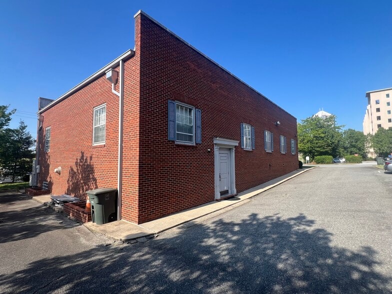 More Photos Of 239 N Edgeworth St, Greensboro Office For Sale