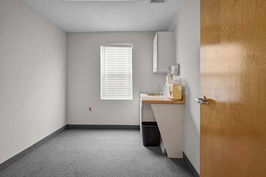 More Photos Of 100 Smithfield Ave, Pawtucket Medical For Sale
