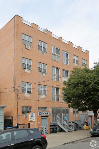 More Photos Of 10431-104-33 39th Ave, Corona Office For Sale