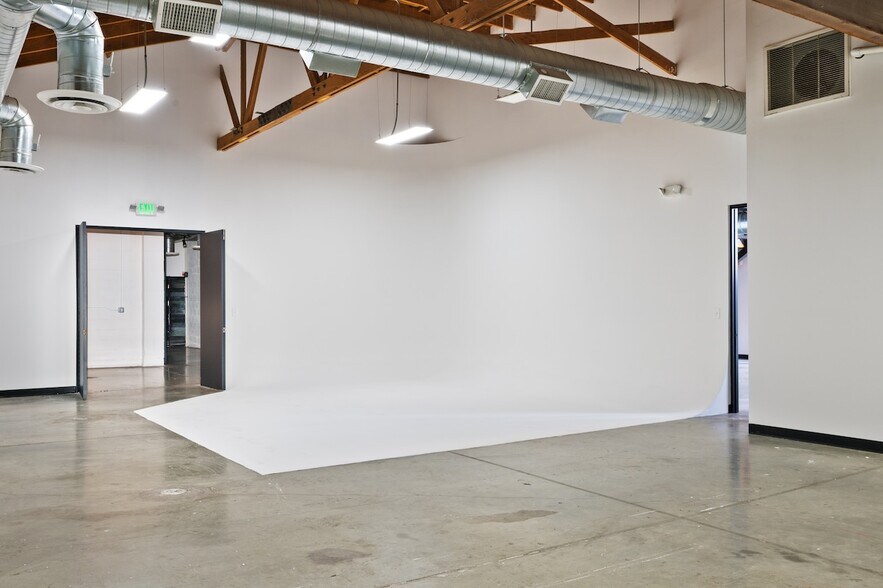 More Photos Of 4310-4312 W Jefferson Blvd, Los Angeles Loft Creative Space For Lease