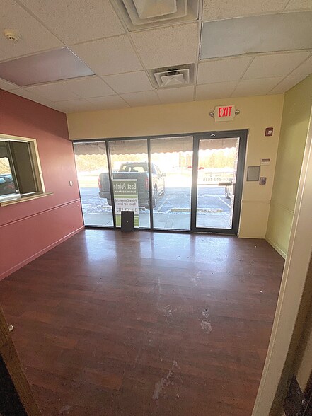 More Photos Of 109 Platinum Dr, Bridgeport Office For Lease