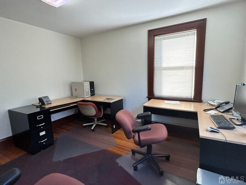 More Photos Of 227 Main St, Woodbridge Office For Lease