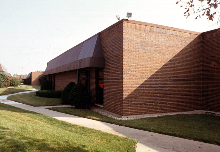More Photos Of 605 Country Club Dr, Bensenville Warehouse For Lease