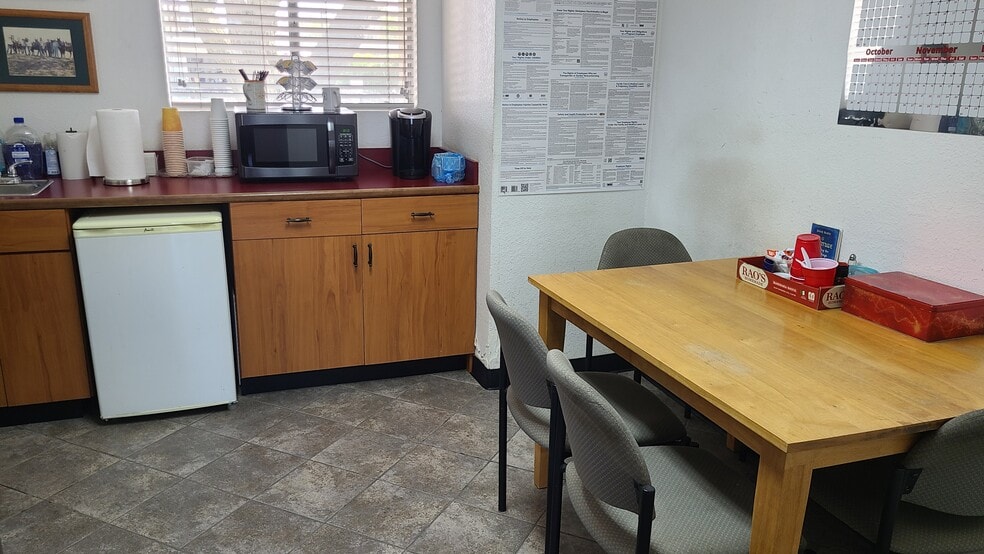 More Photos Of 2430 Main St, Ramona Service For Sale