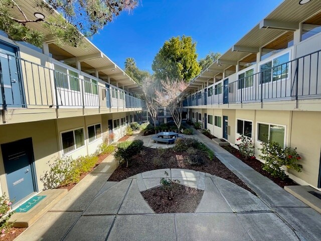 More Photos Of 885 N San Antonio Rd, Los Altos Office For Lease