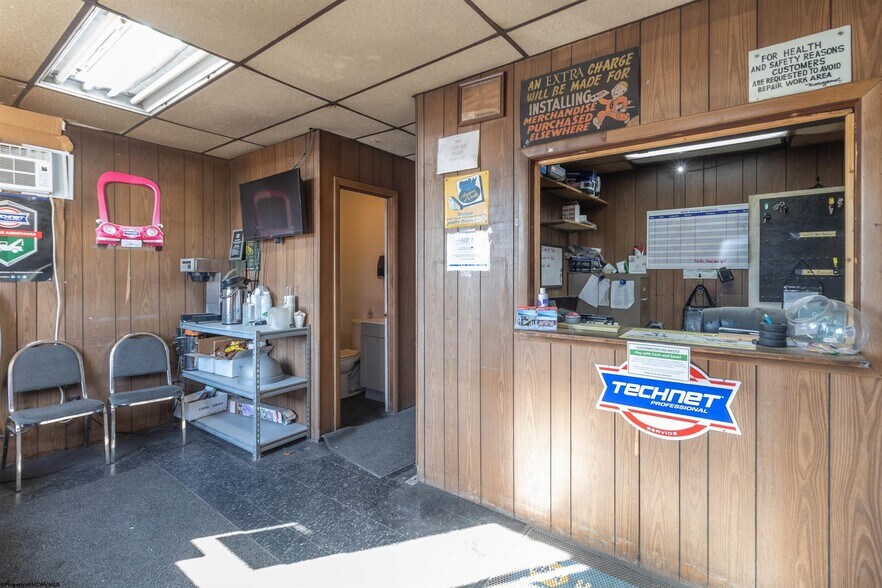 More Photos Of 109 Lodgeville Rd, Bridgeport Auto Repair For Sale