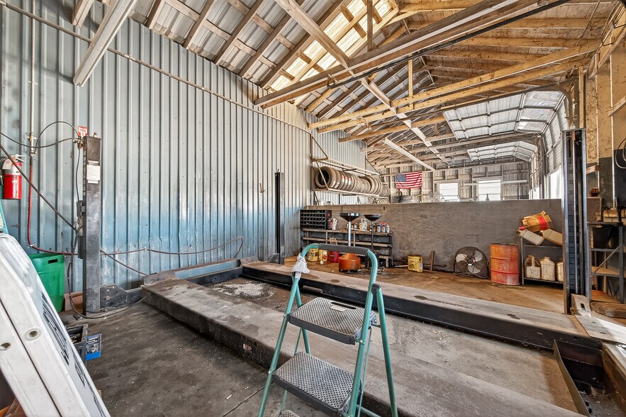 More Photos Of 917 E Main St, Eagle Lake Service Station For Sale