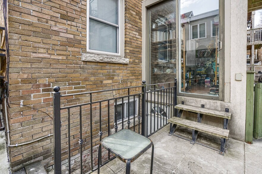 More Photos Of 4 Oriole Gdns, Toronto Apartments For Sale