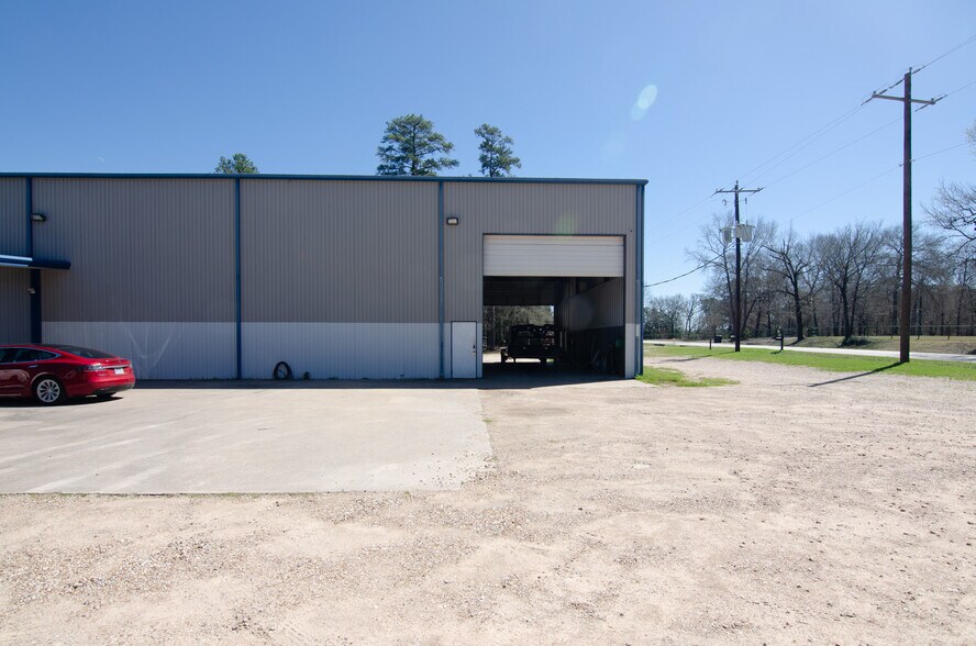 More Photos Of 9730 Shepard Hill Rd, Willis Warehouse For Sale