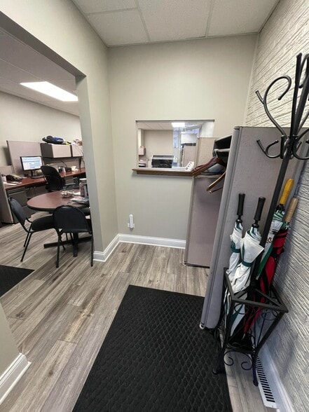 More Photos Of 421 S Addison Rd, Addison Storefront Retail Office For Lease