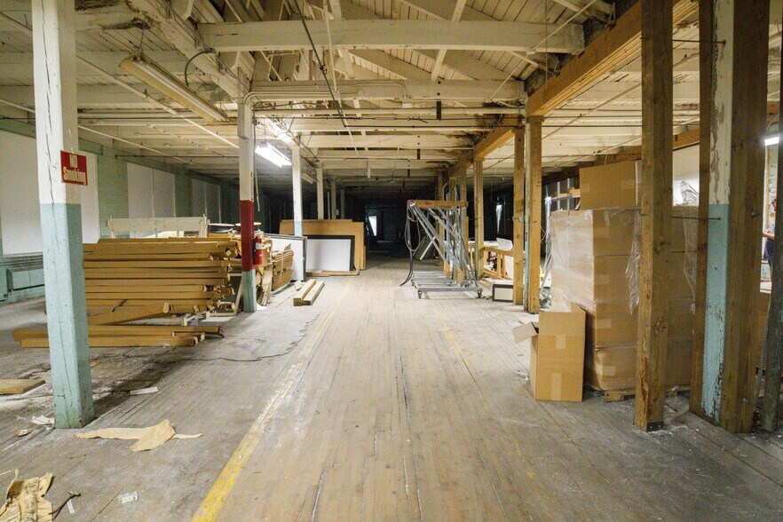 More Photos Of 521 S Market St, Galion Manufacturing For Sale