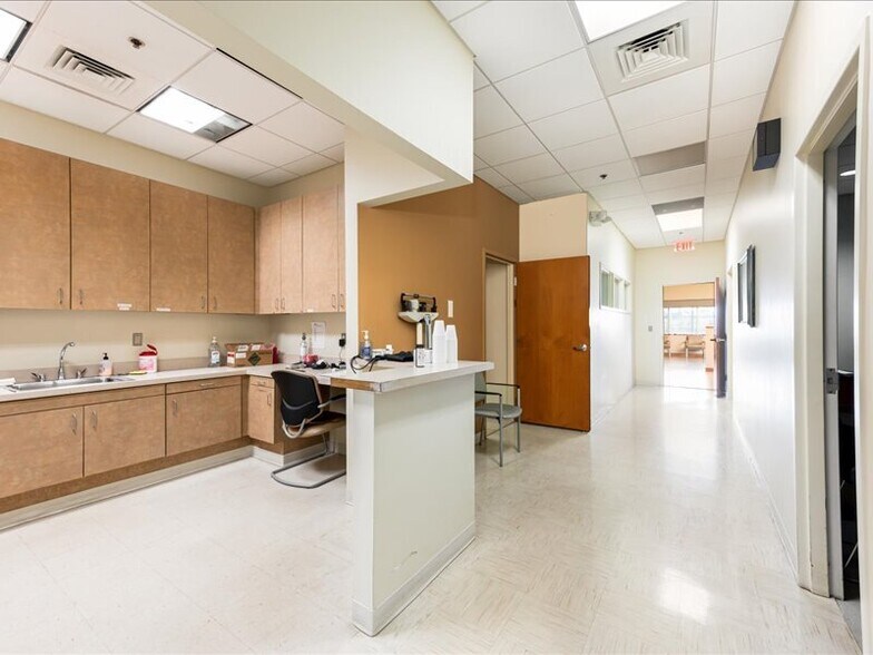 More Photos Of 6785 Business Pky, Elkridge Research And Development For Sale