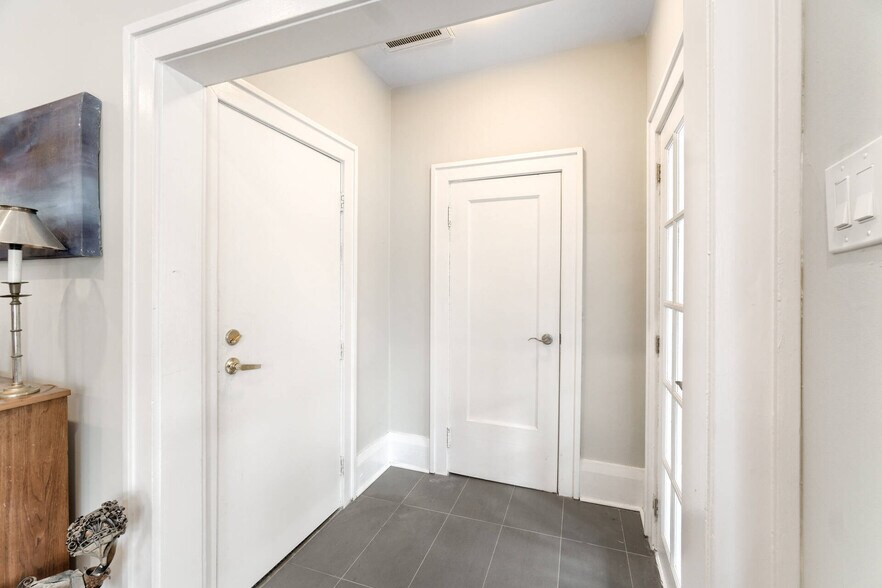 More Photos Of 4 Oriole Gdns, Toronto Apartments For Sale