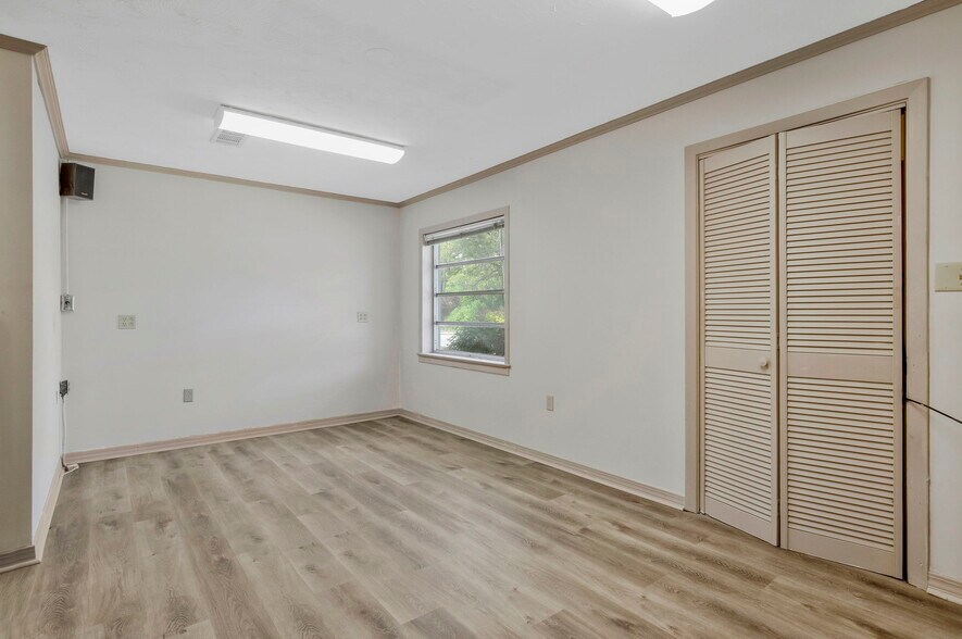 More Photos Of 5603 Stewart St, Milton Medical For Sale
