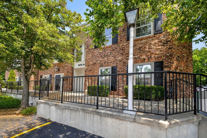 Primary Photo Of 610 W Roosevelt Rd, Wheaton Medical For Lease