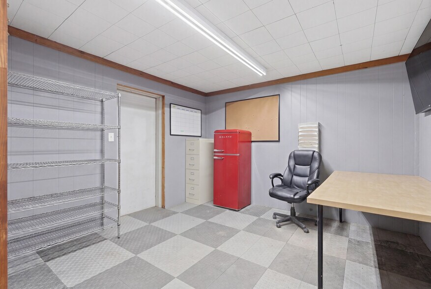 More Photos Of 320 S S Wilcox St, Rockdale Auto Dealership For Sale