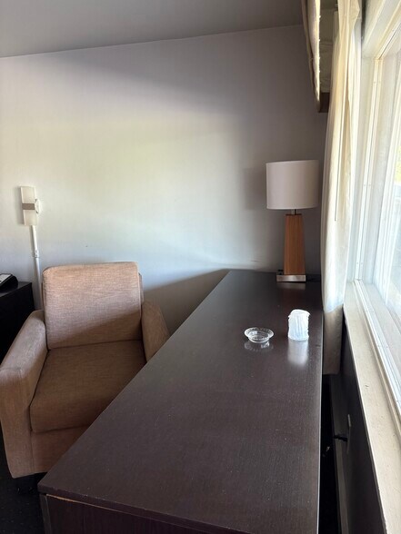 More Photos Of 155 Richardson Rd, Middletown Hotel For Sale