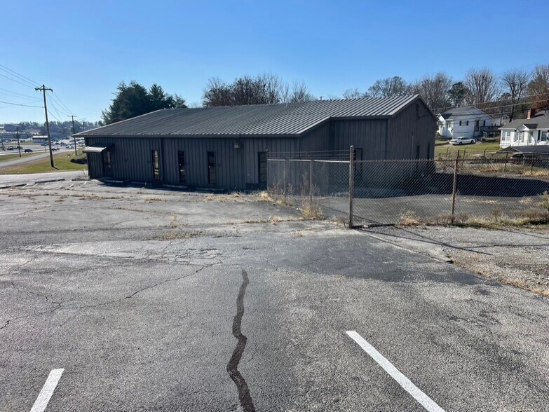 More Photos Of 2008 S Main St, Columbia Medical For Sale