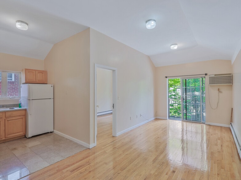More Photos Of 8666 Midland Pky, Jamaica Multifamily For Sale