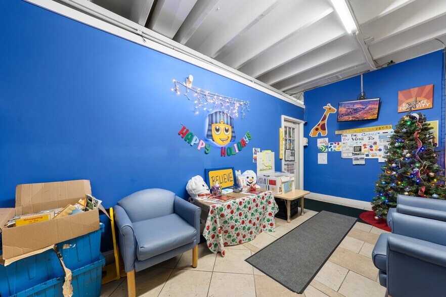 More Photos Of 874 E Aurora Rd, Macedonia Freestanding For Sale