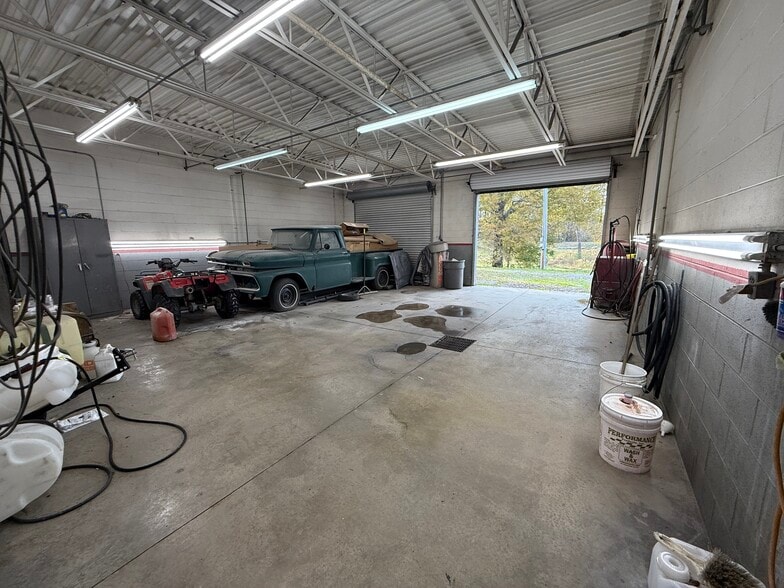 More Photos Of 1350 Lafayette Rd, Rocky Face Specialty For Sale