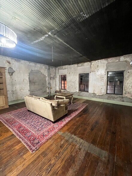 More Photos Of 112 N Dixon St, Gainesville Loft Creative Space For Lease