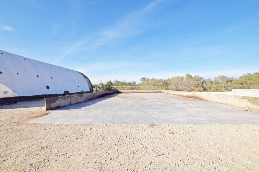 More Photos Of 305 E 57th St, Odessa Warehouse For Sale