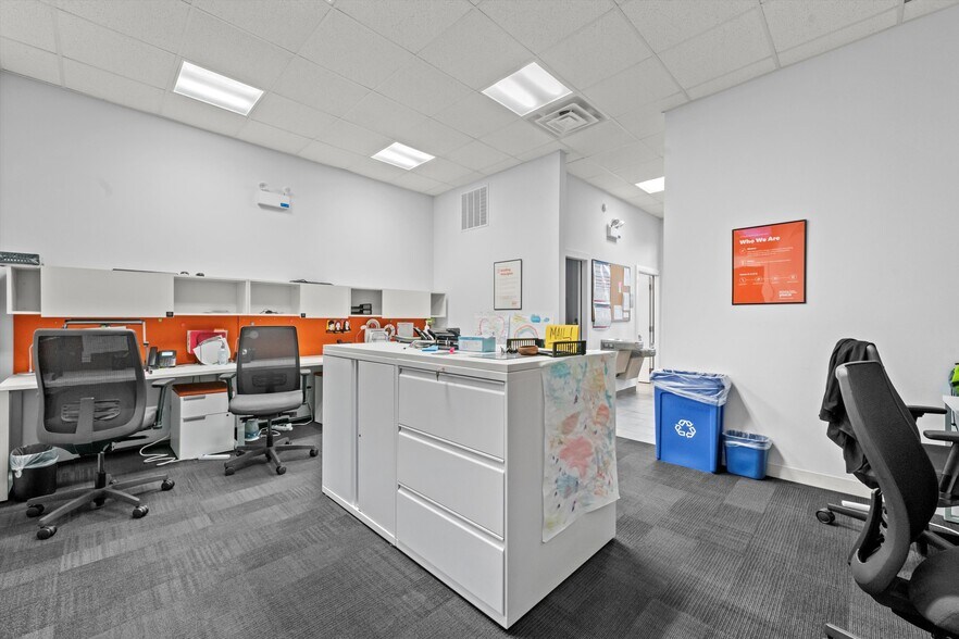 More Photos Of 2754 W Fullerton Ave, Chicago Freestanding For Lease